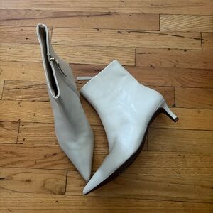 Seychelles White leather kitten heel booties size 10